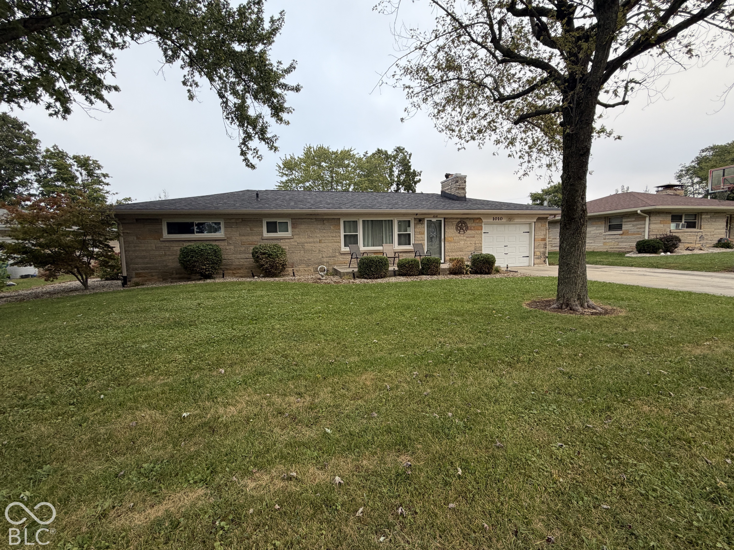 1010 Crescent Drive — photo