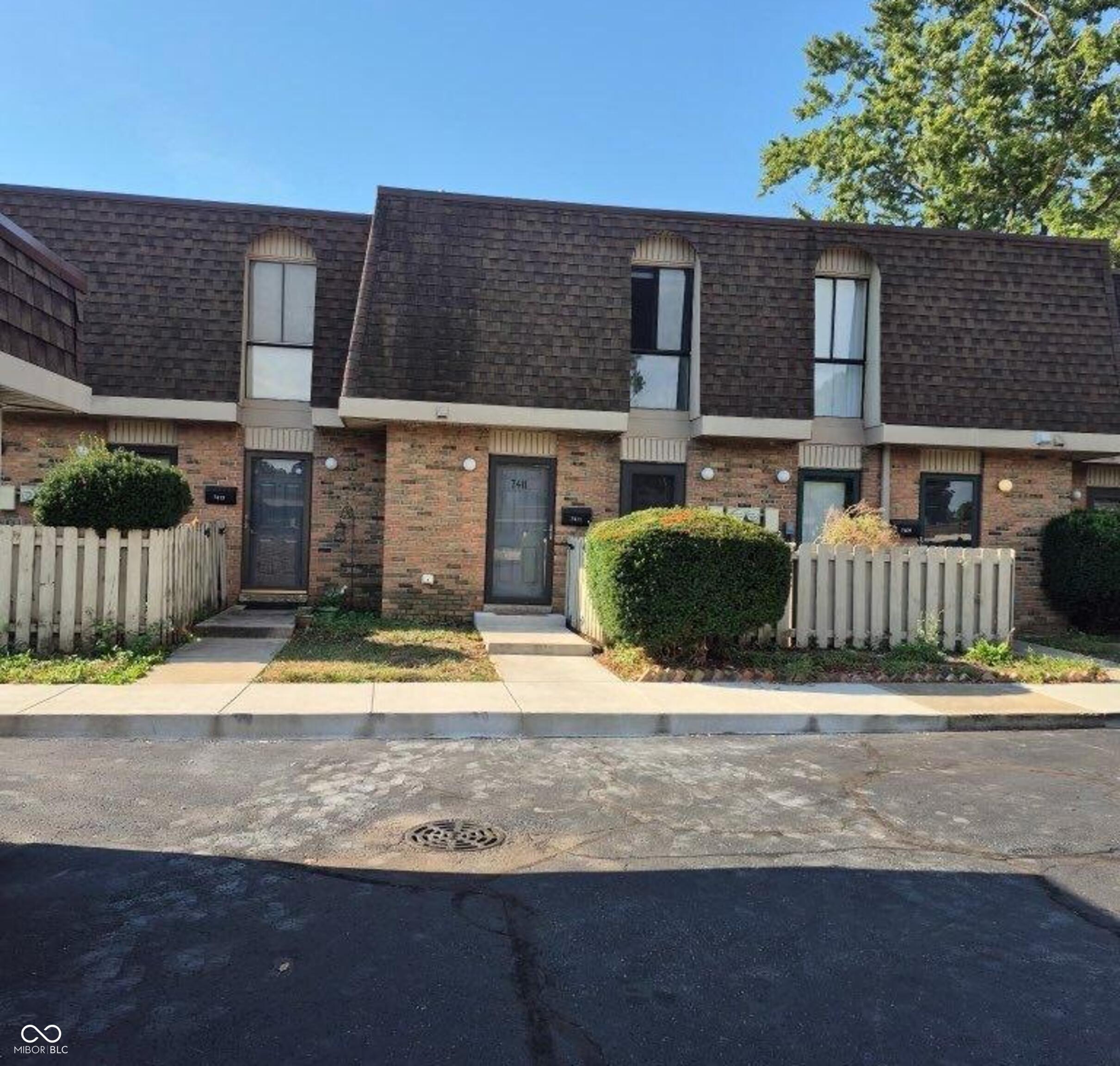 7411 Country Brook Drive — photo
