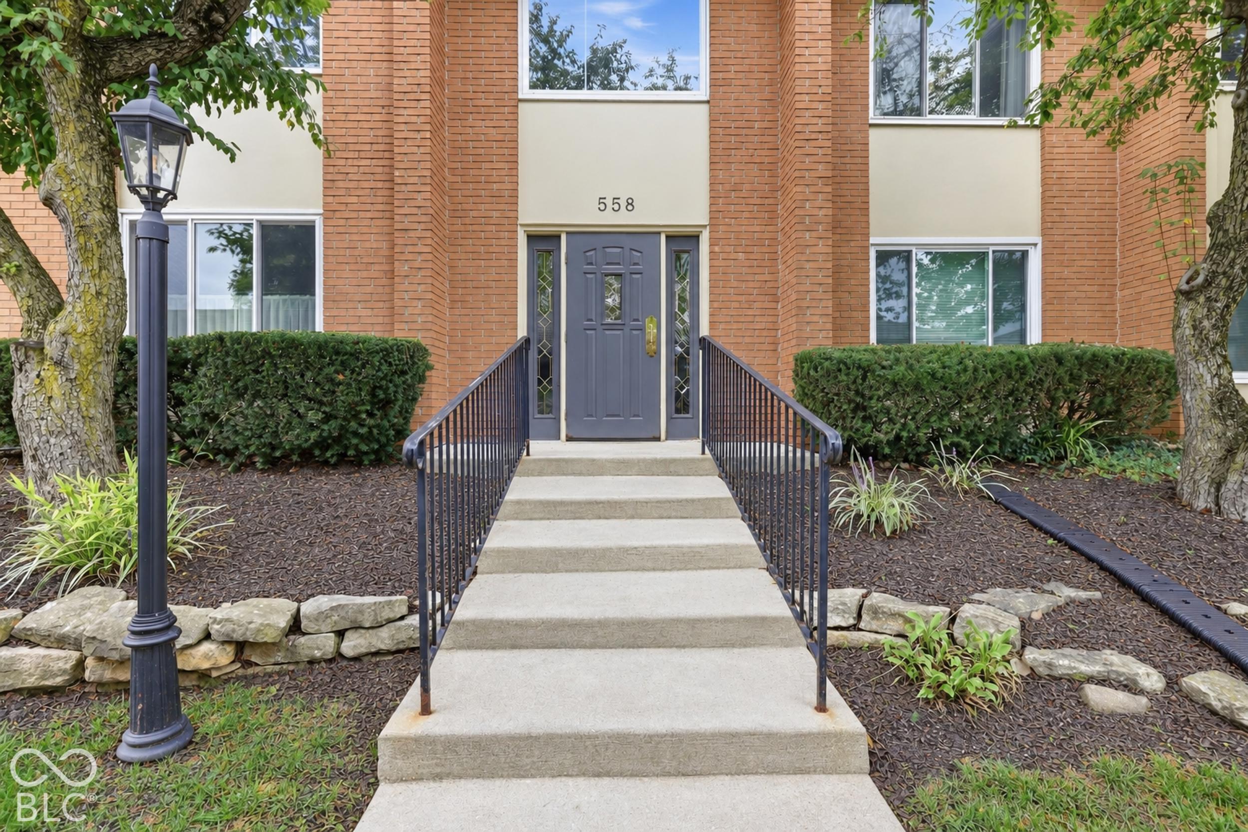558 W Hunters Drive Apt D — photo