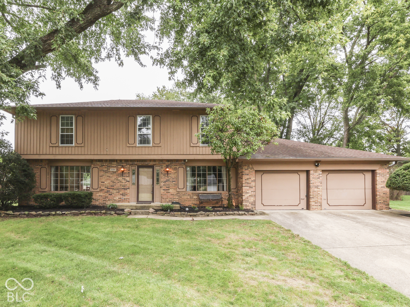 594 Watterson Court — photo