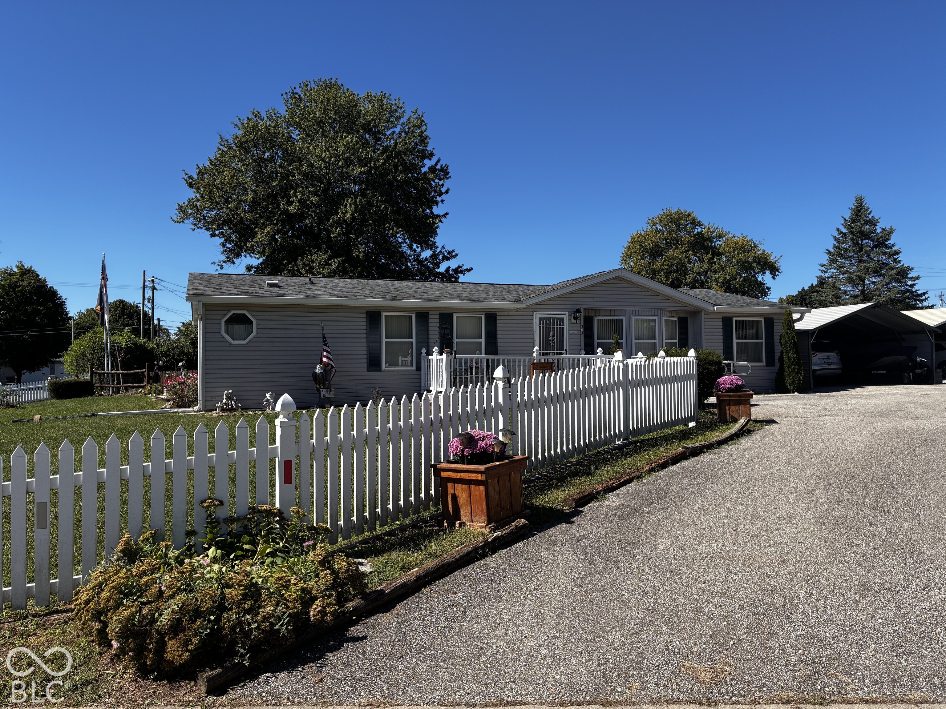 312 W Lou Lane — photo