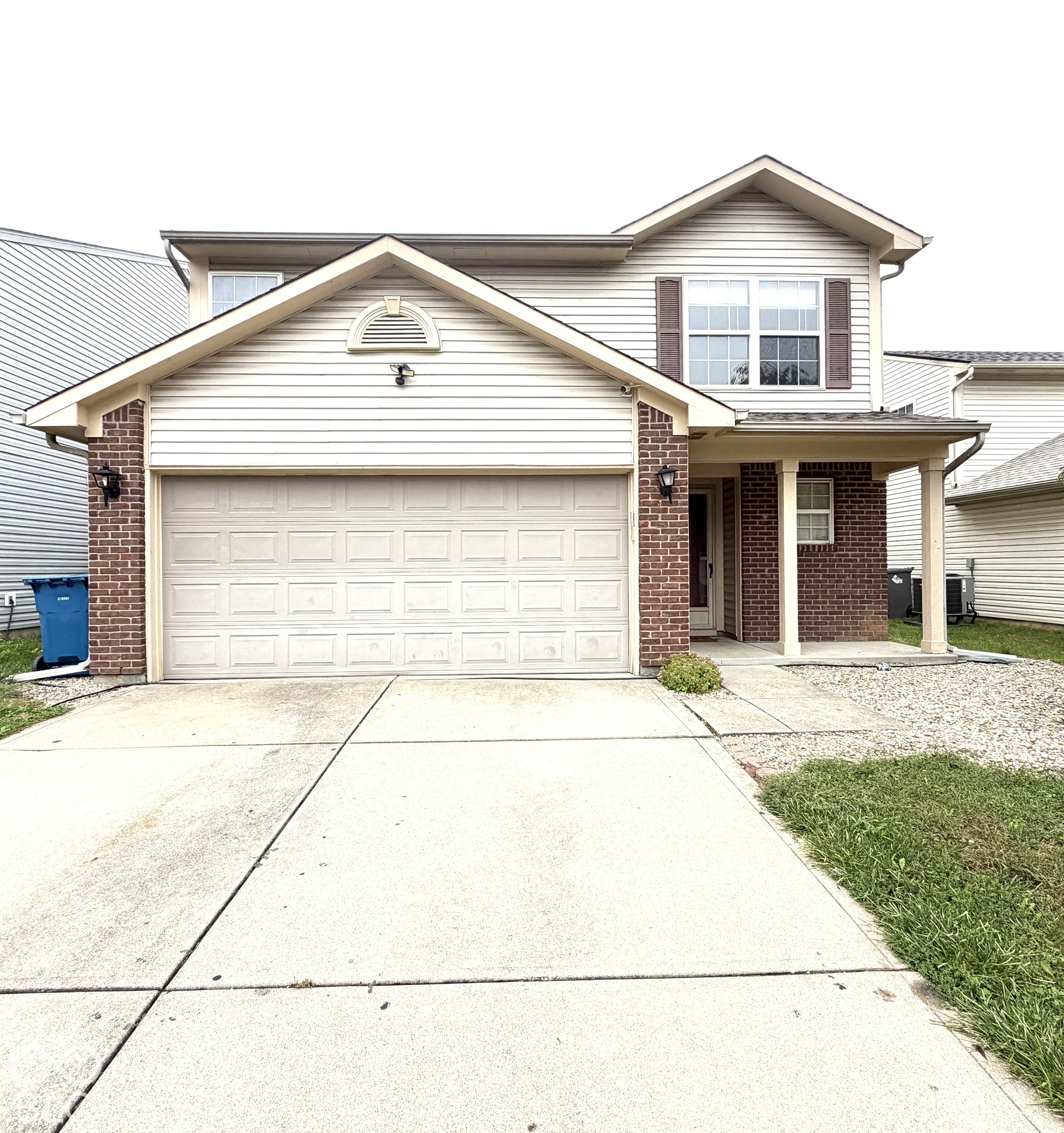 7704 Lake Vista Lane — photo