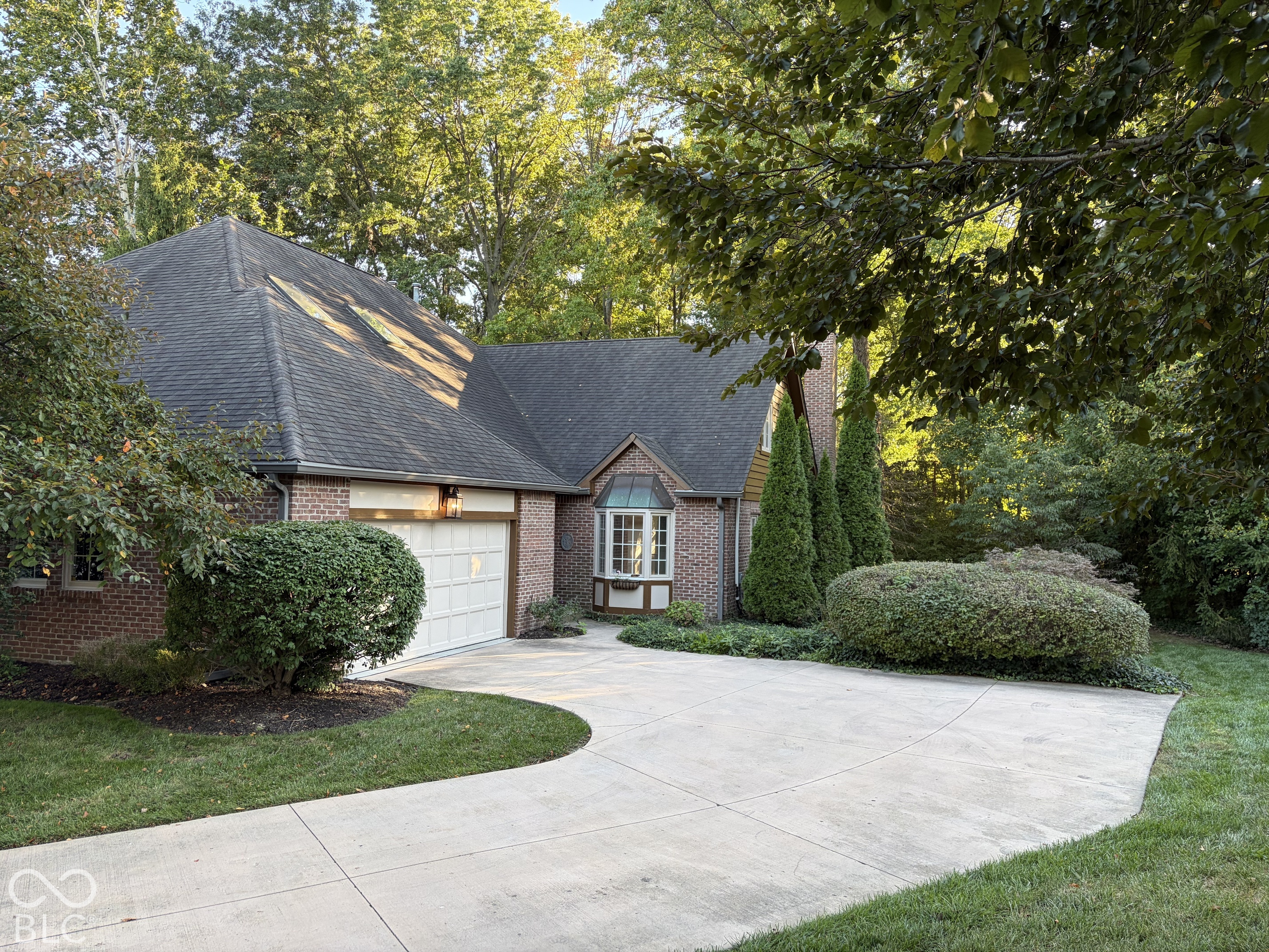 2065 Oldfields Circle South Drive — photo