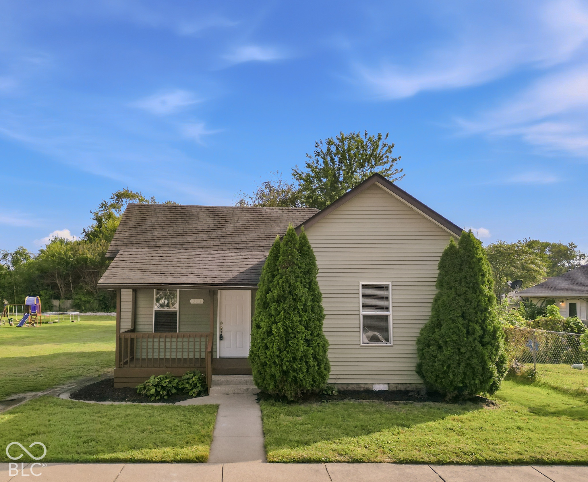 723 W Oak Street — photo