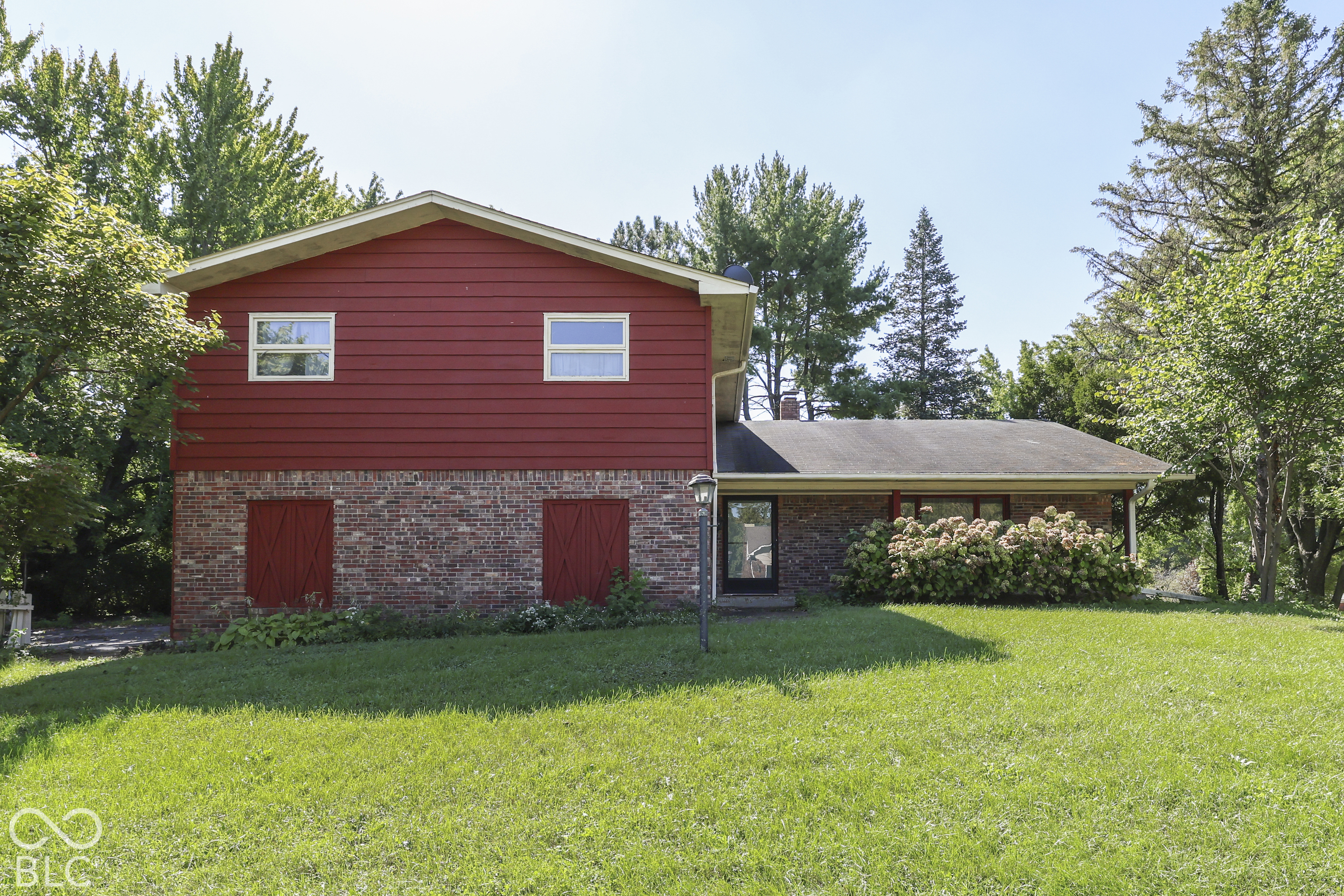 1715 Ridge Hill Lane — photo