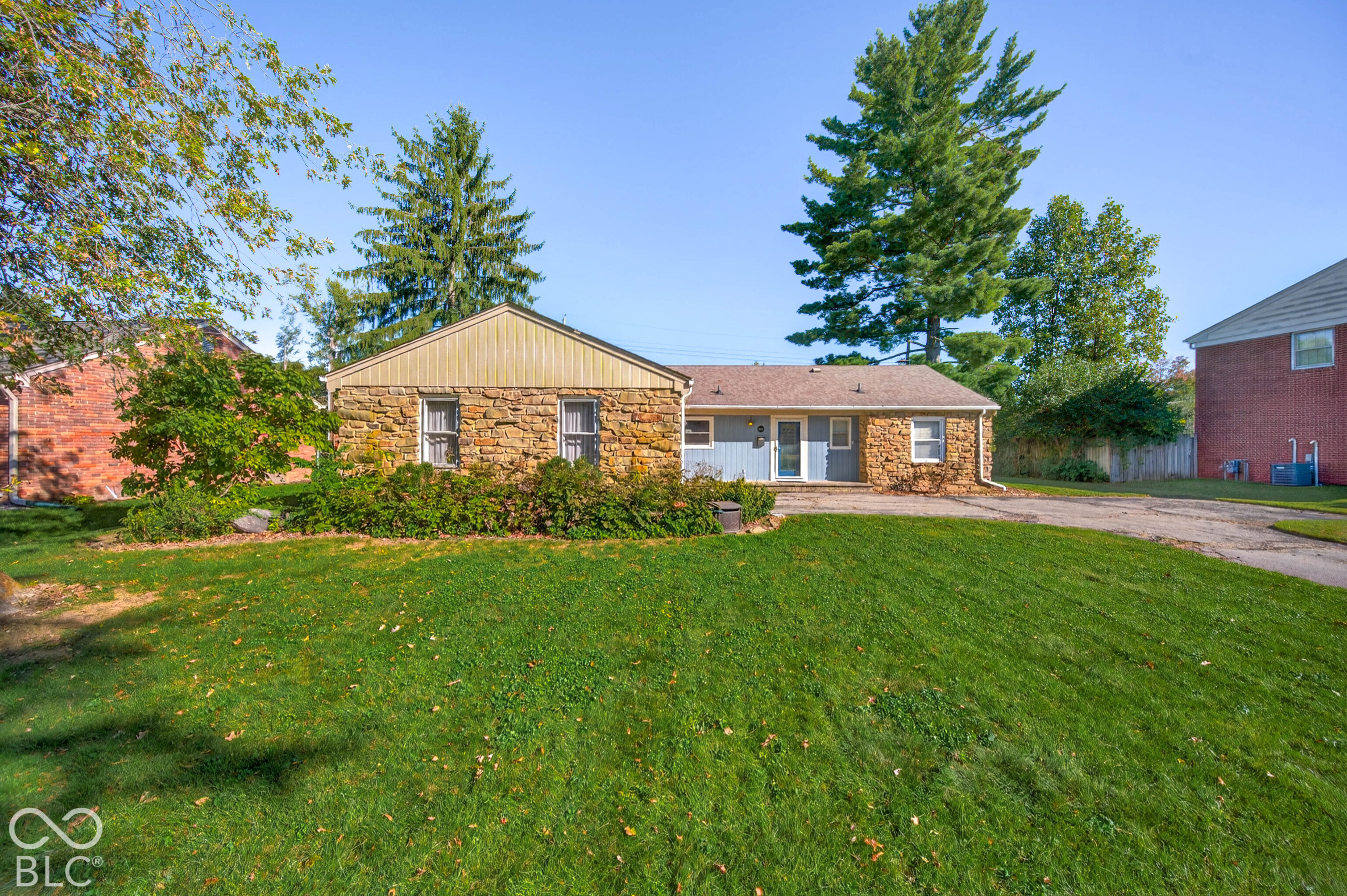 1602 Crescent Drive — photo