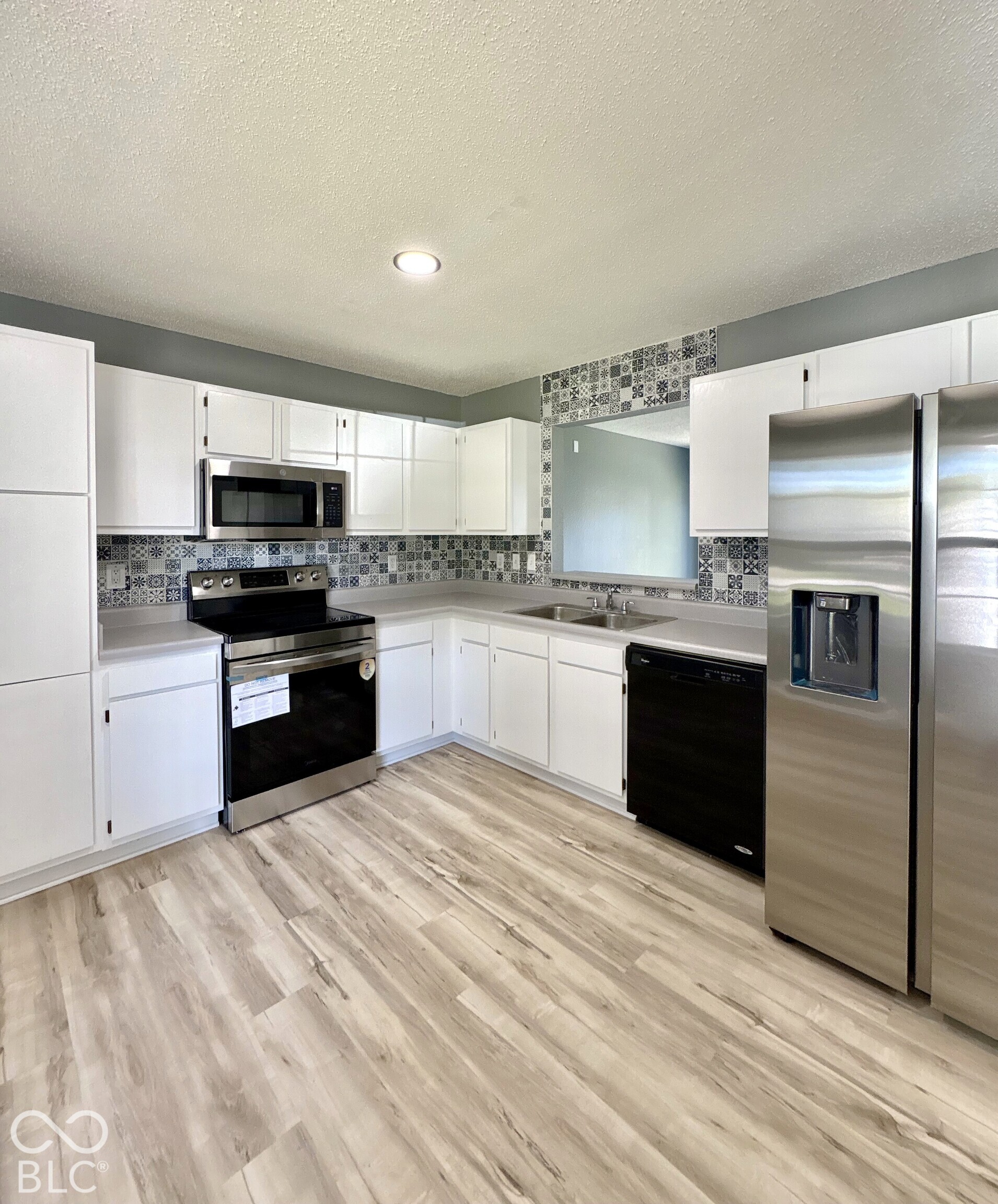 6119 Rocky River — photo