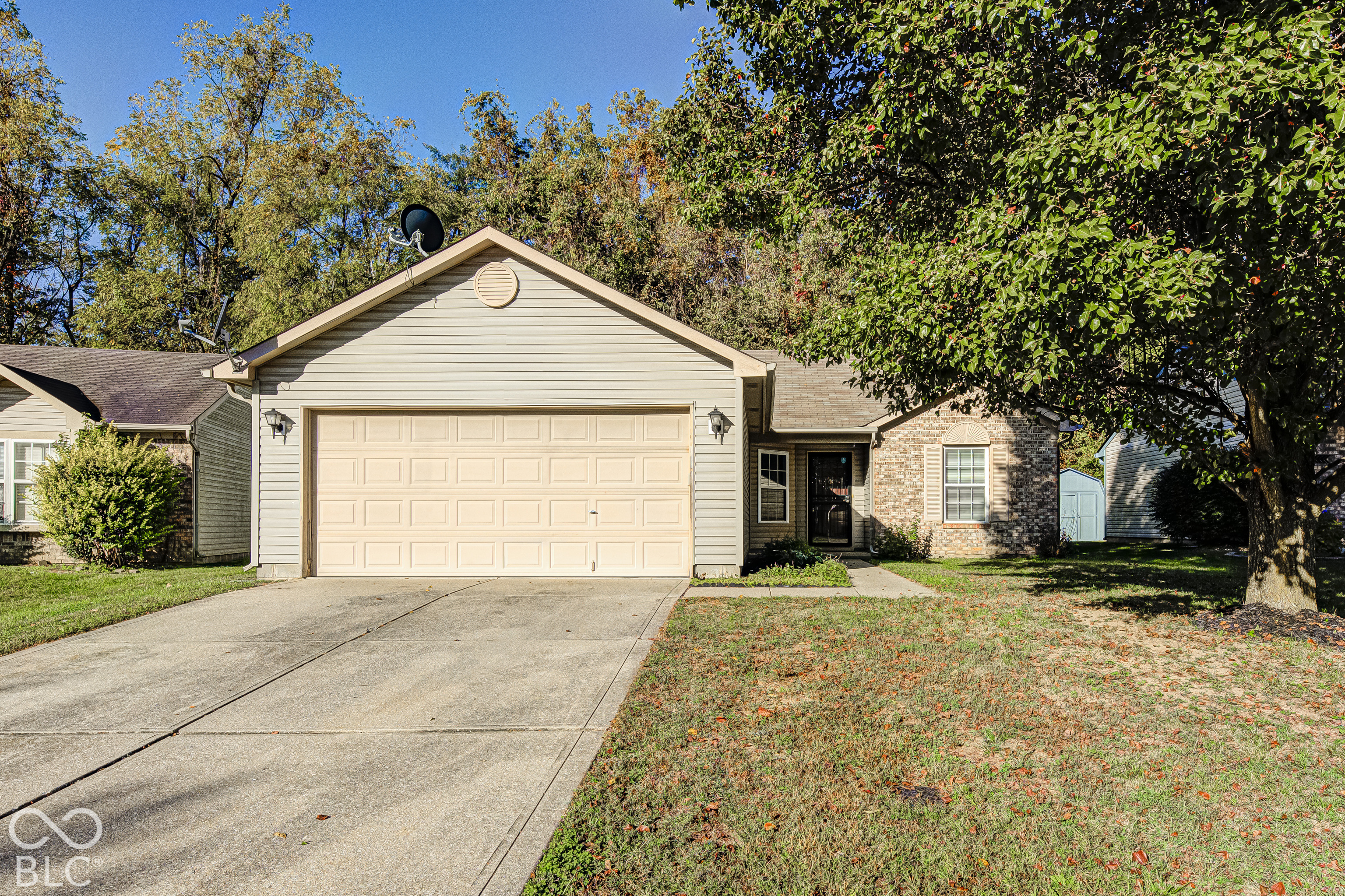 5916 Rolling Bluff — photo