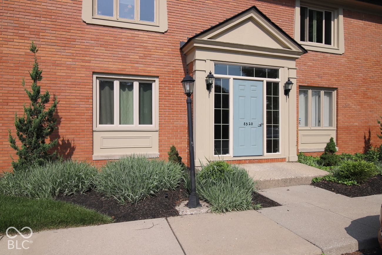 1151 Canterbury Court Unit B — photo