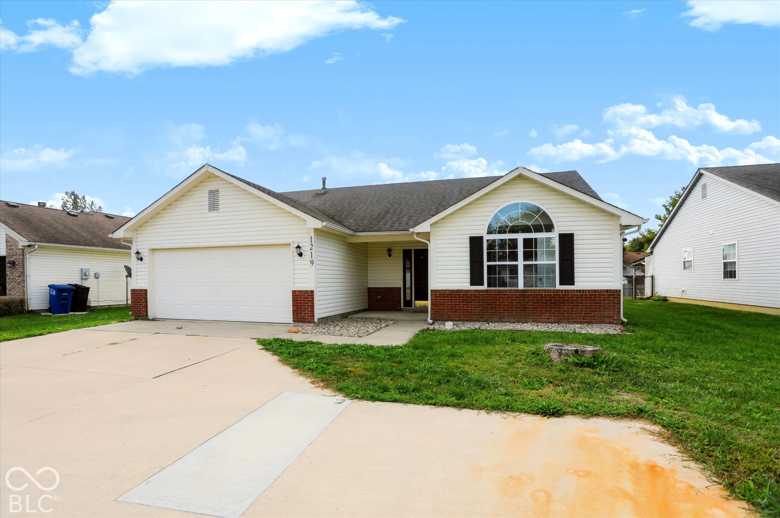 1219 E McKay Road — photo