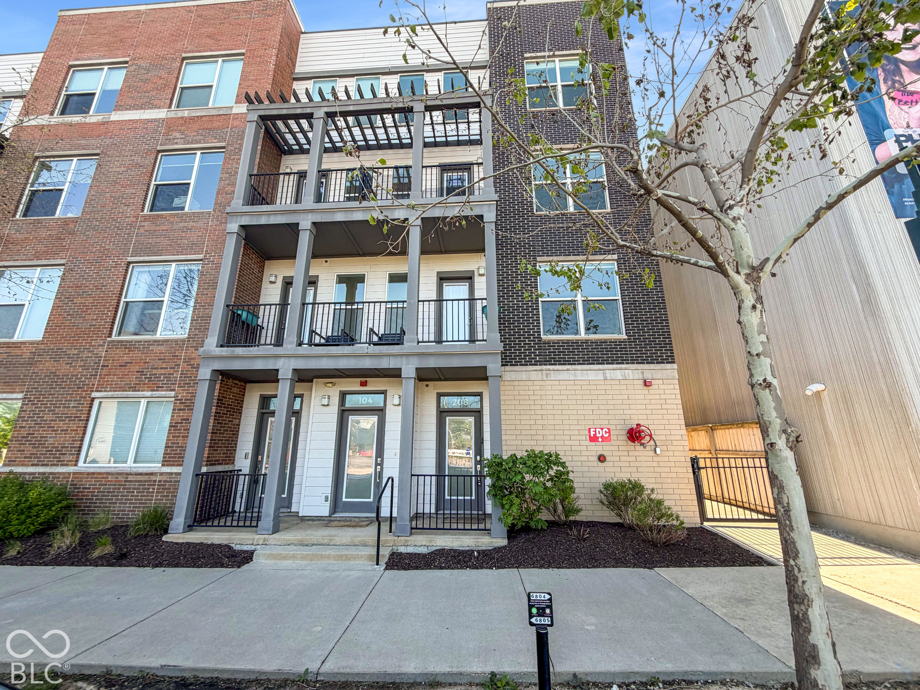727 N Illinois Street Unit 208 — photo