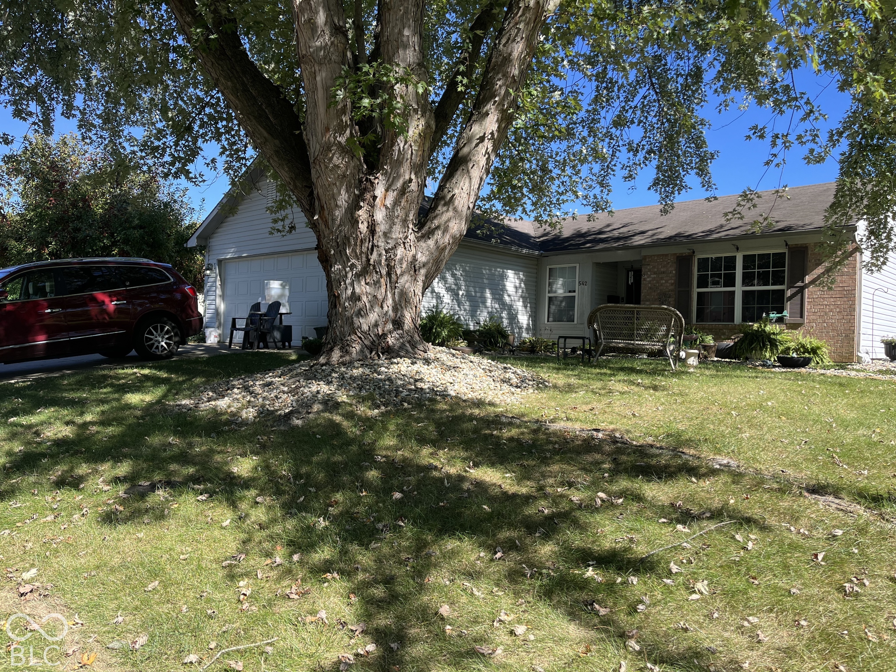 542 Woodfield Circle — photo