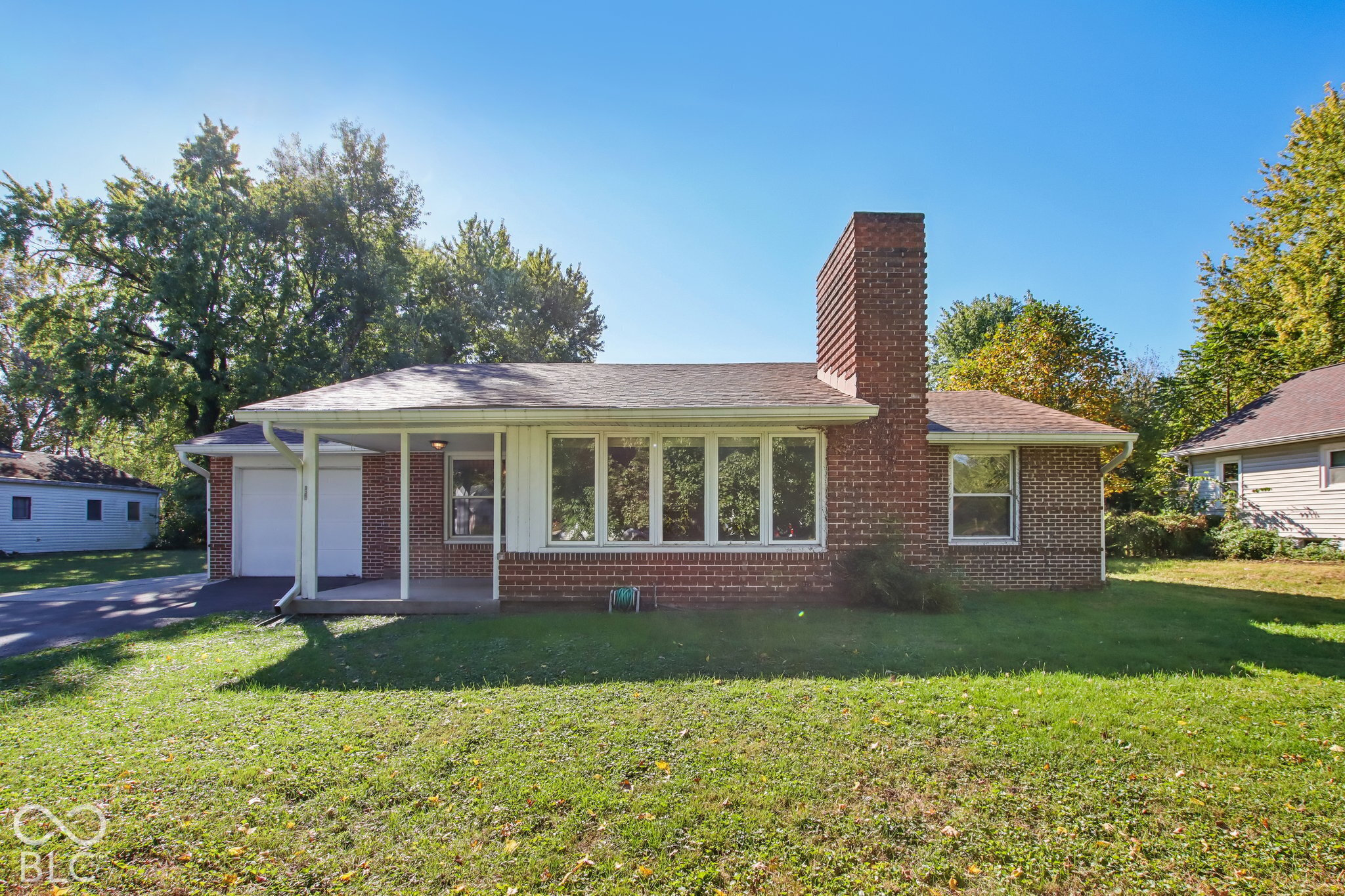 1739 E Loretta Drive — photo