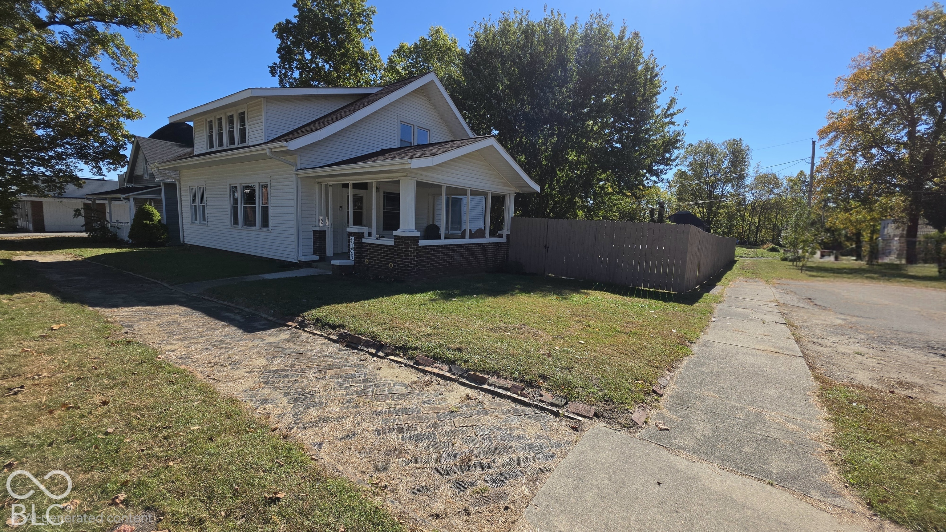 214 W 2nd — photo