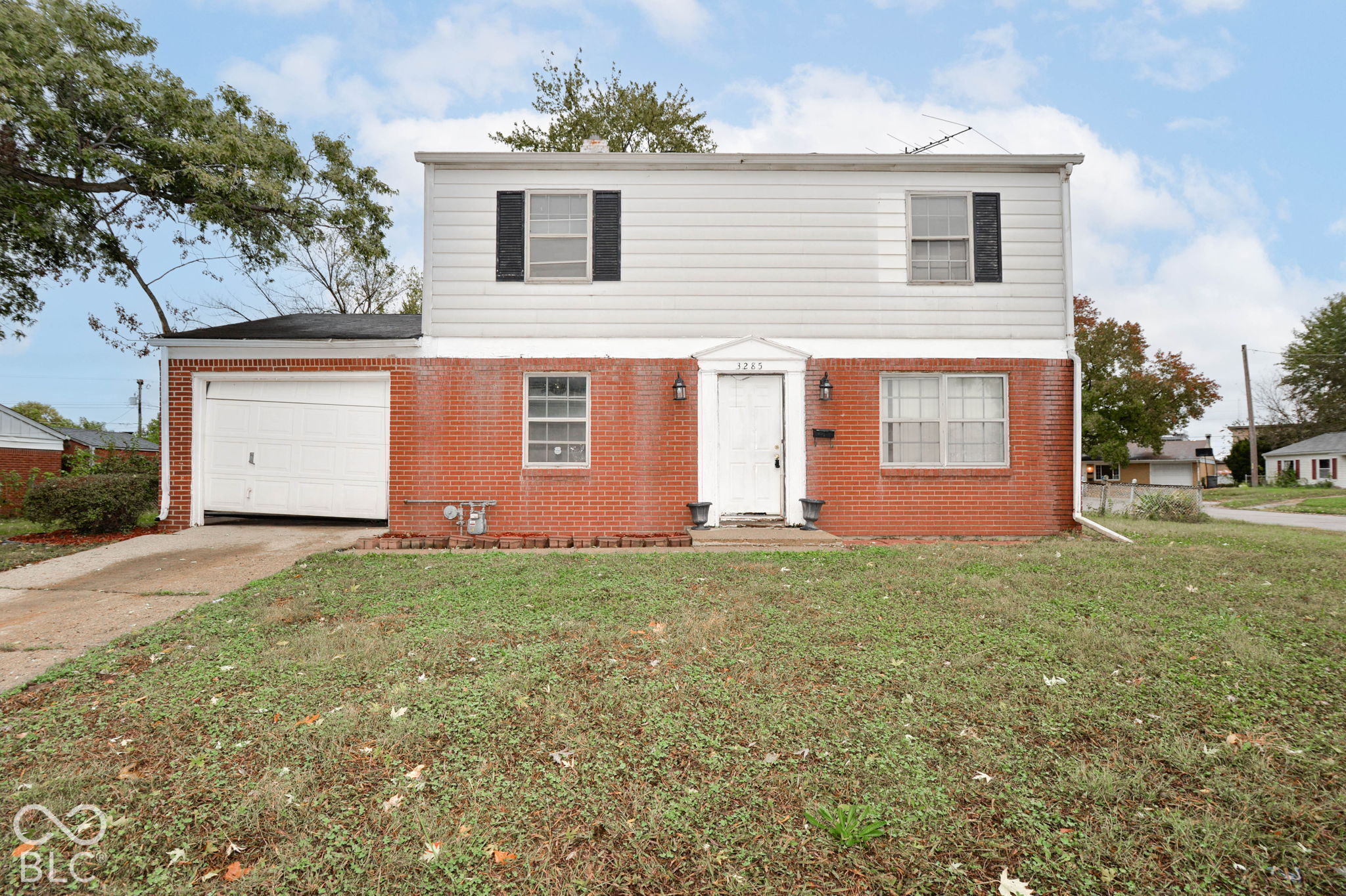 3285 Macarthur Lane — photo