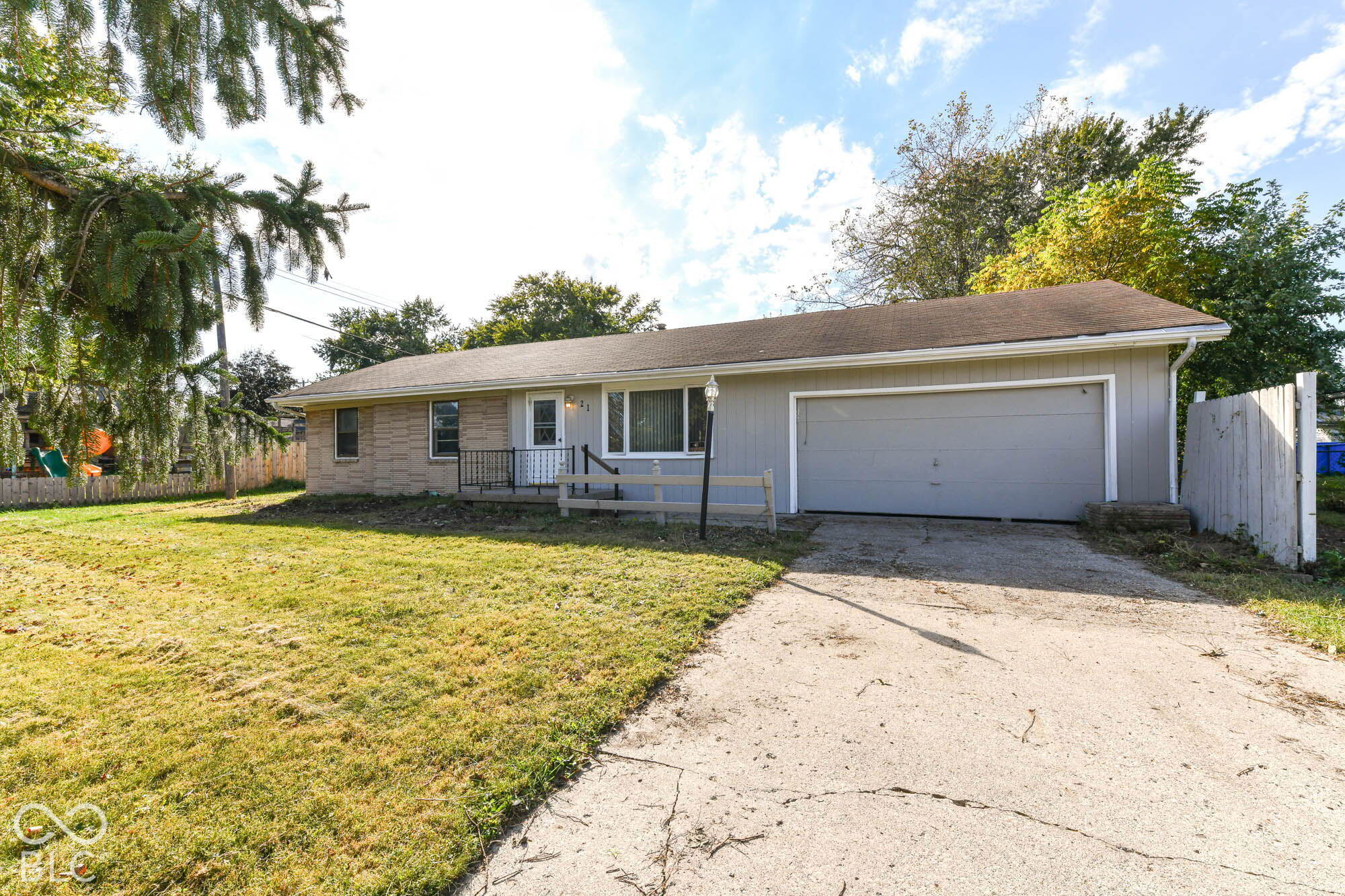 21 Golden Drive — photo