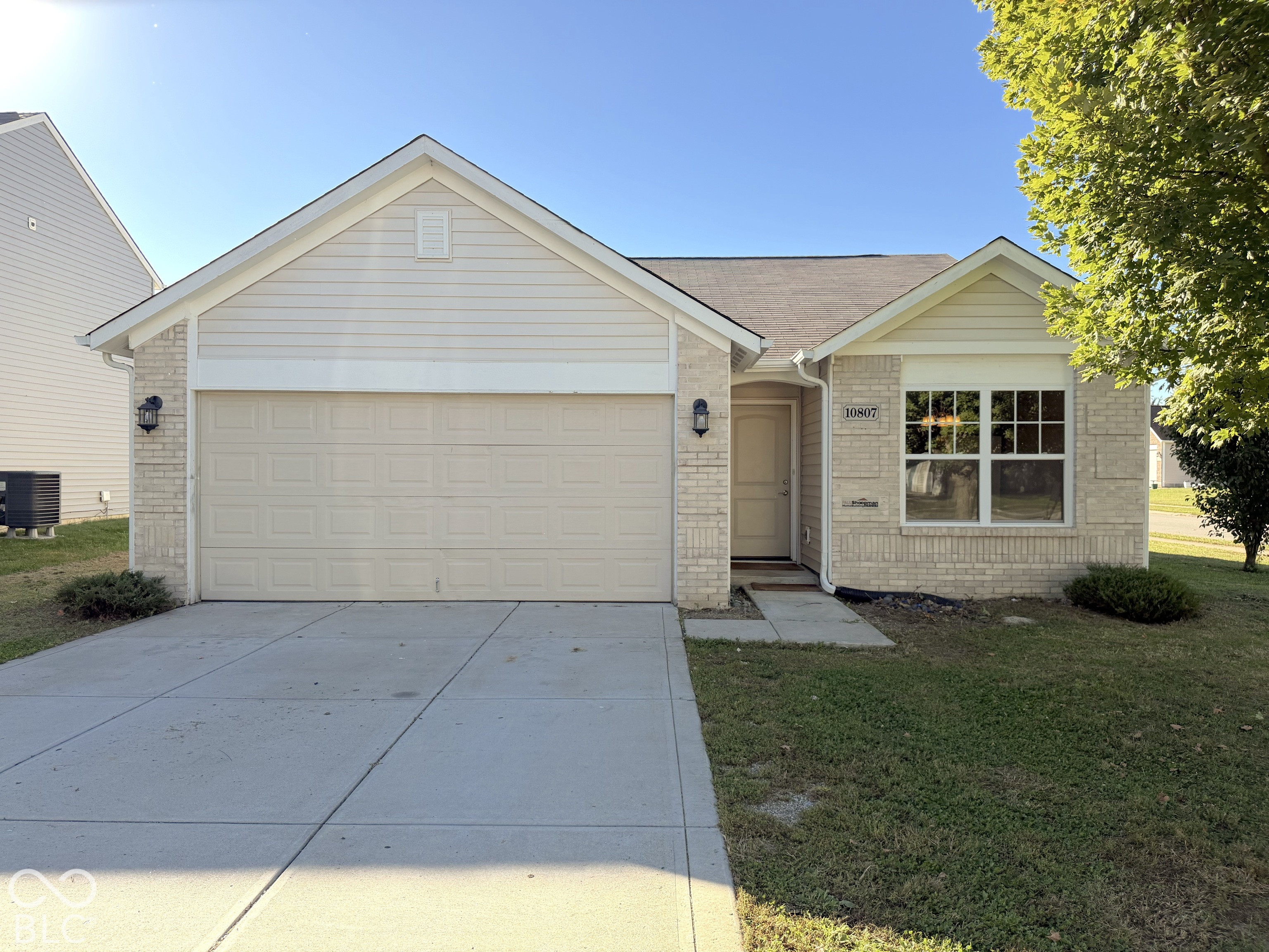 10807 Woods Drive — photo
