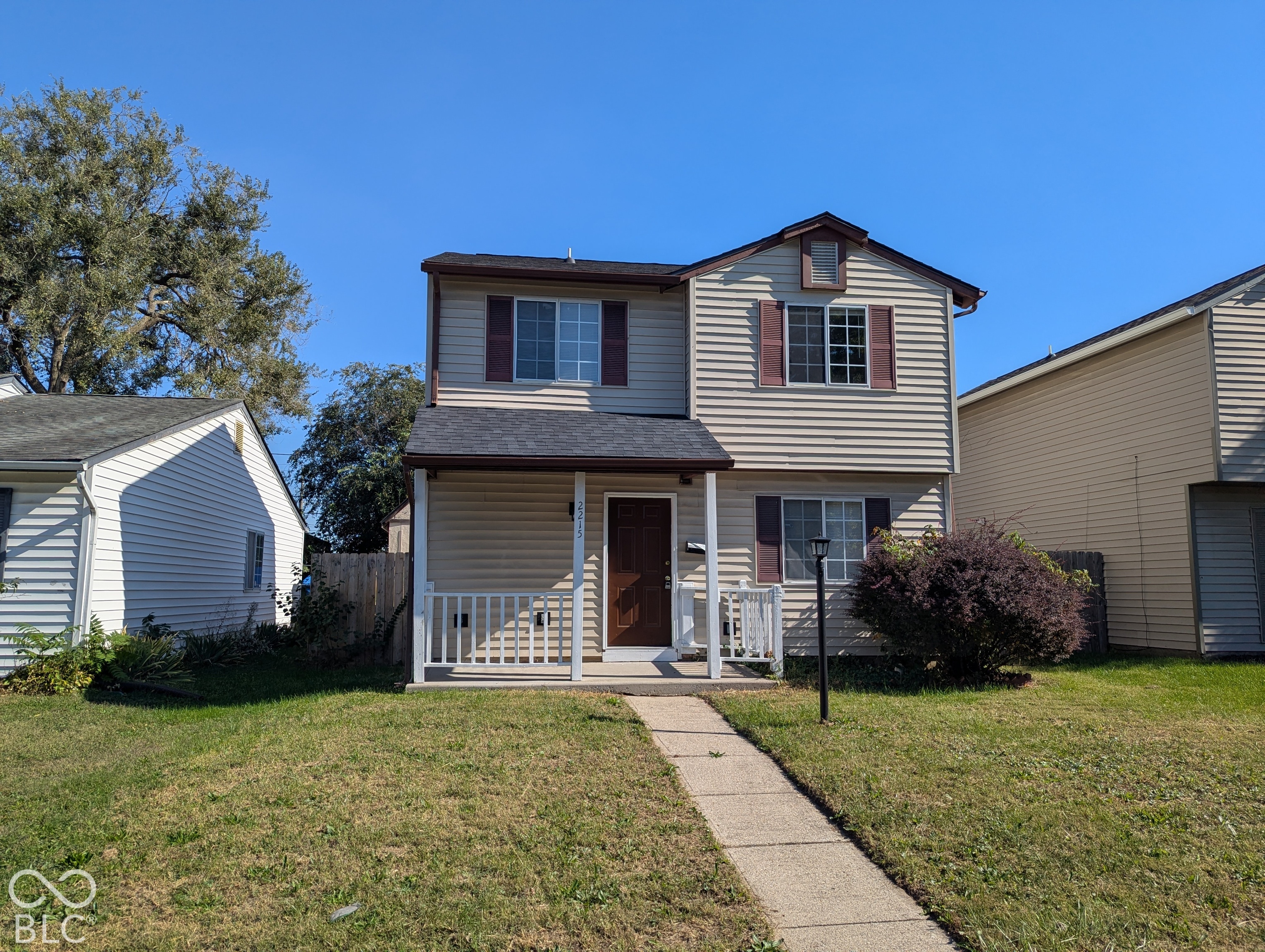 2215 N Kenwood Avenue — photo