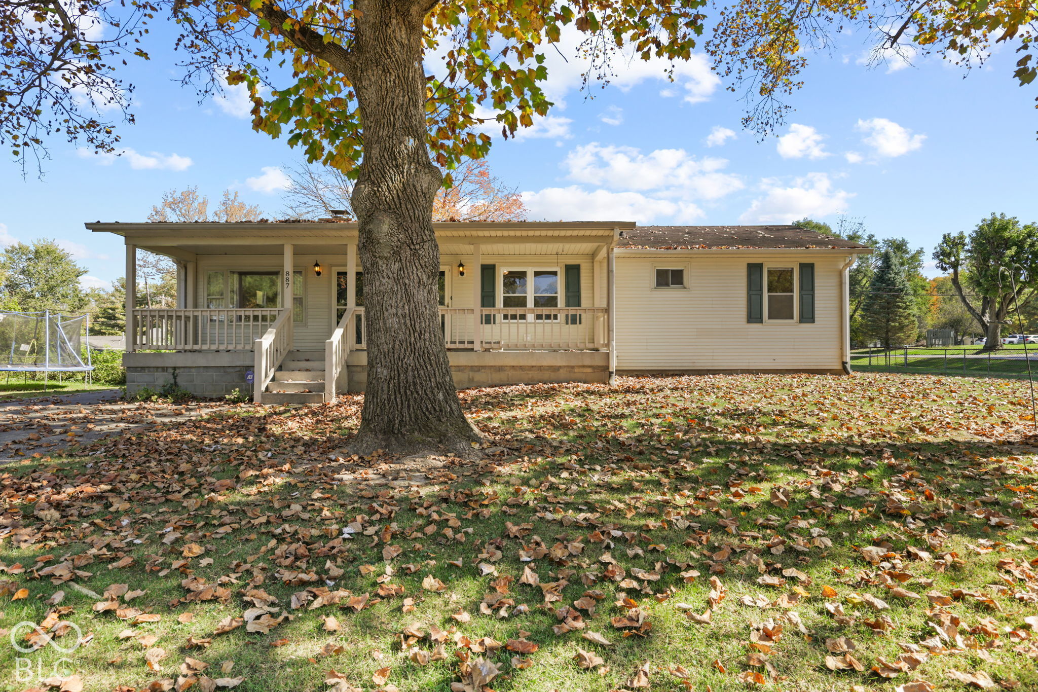 887 Vernon Drive — photo