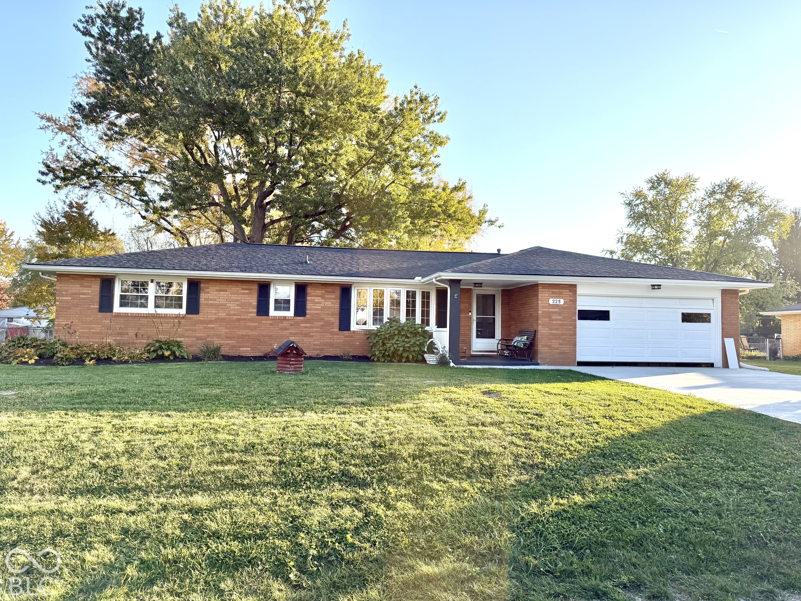 225 E Benton Street — photo