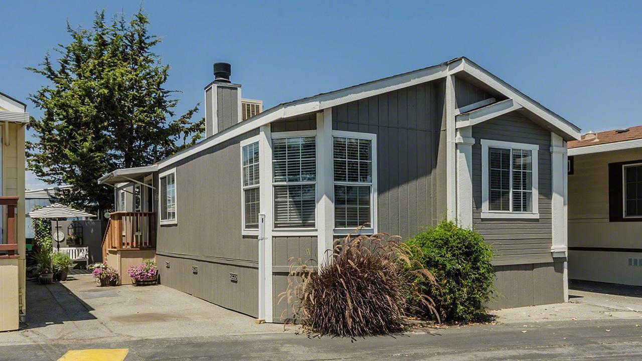3015 East Bayshore Road — photo