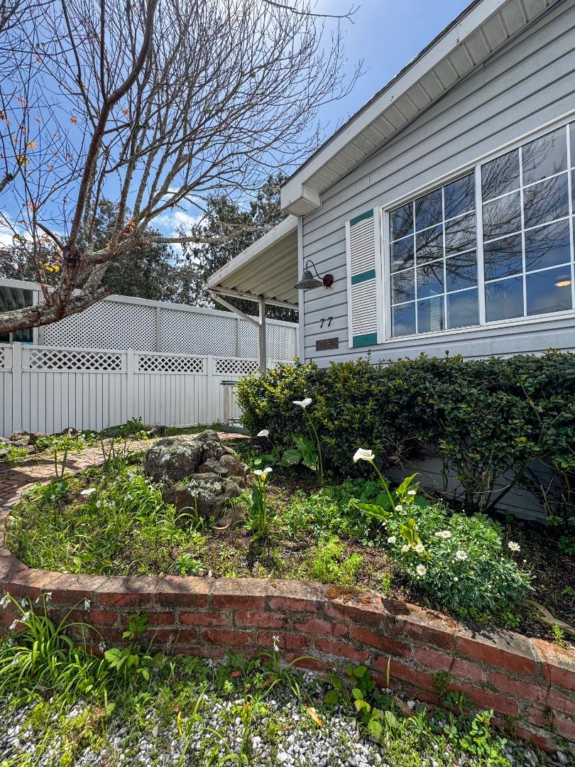 77 Creekside Drive — photo