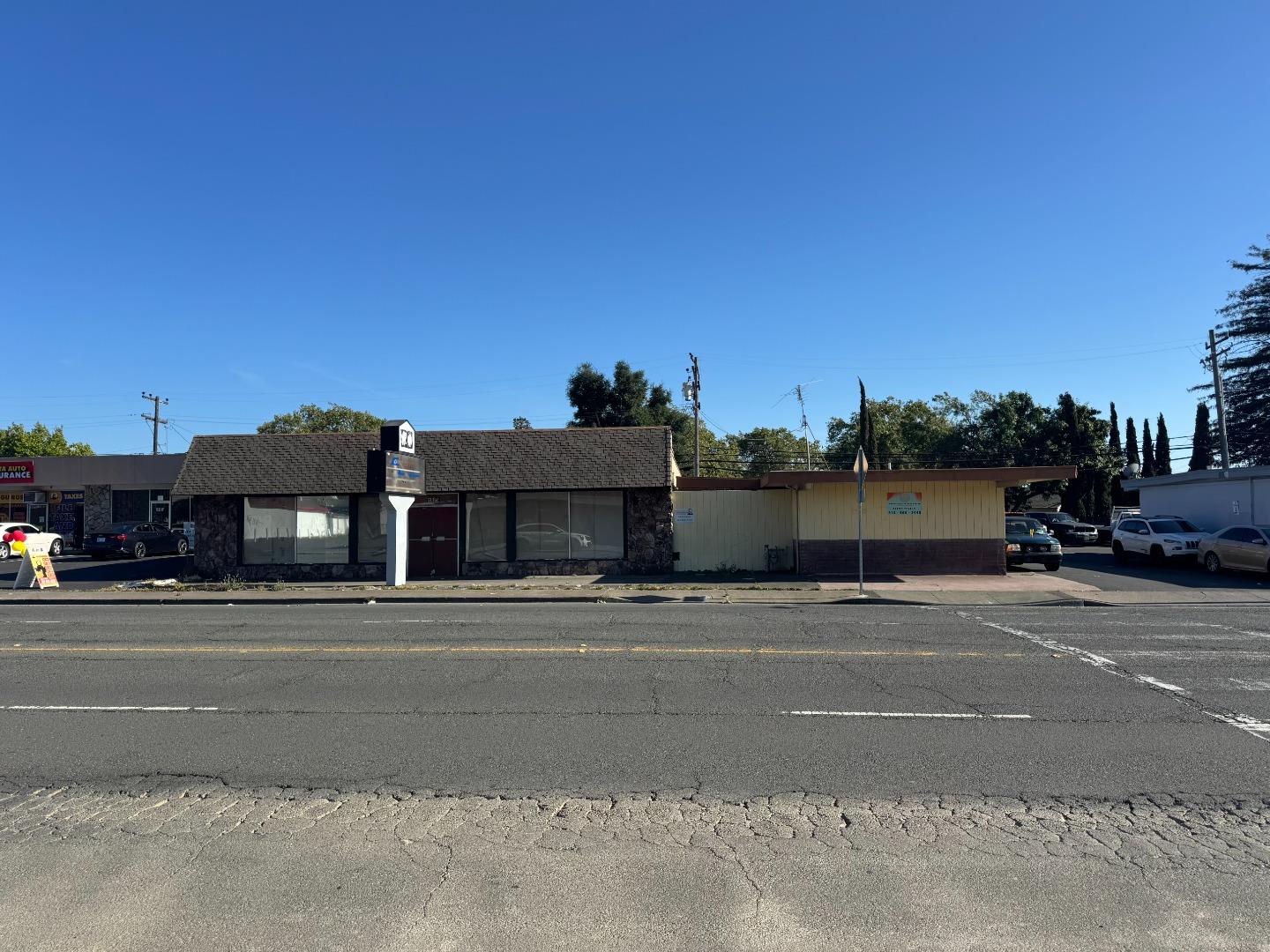 1823-1825 Springs Road — photo