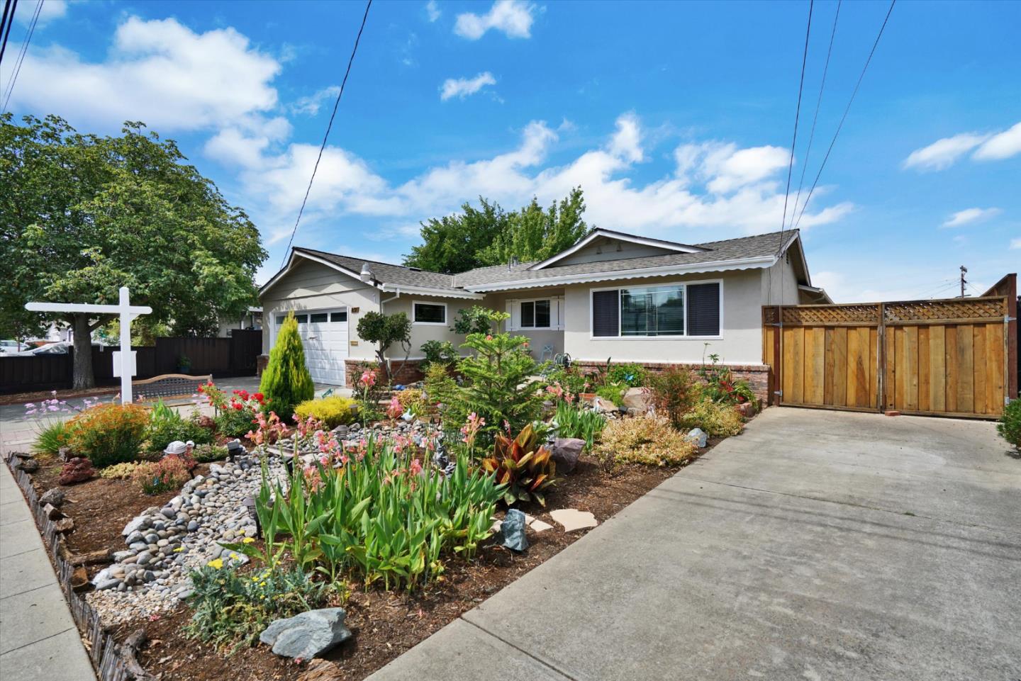831 Wagoner Drive — photo