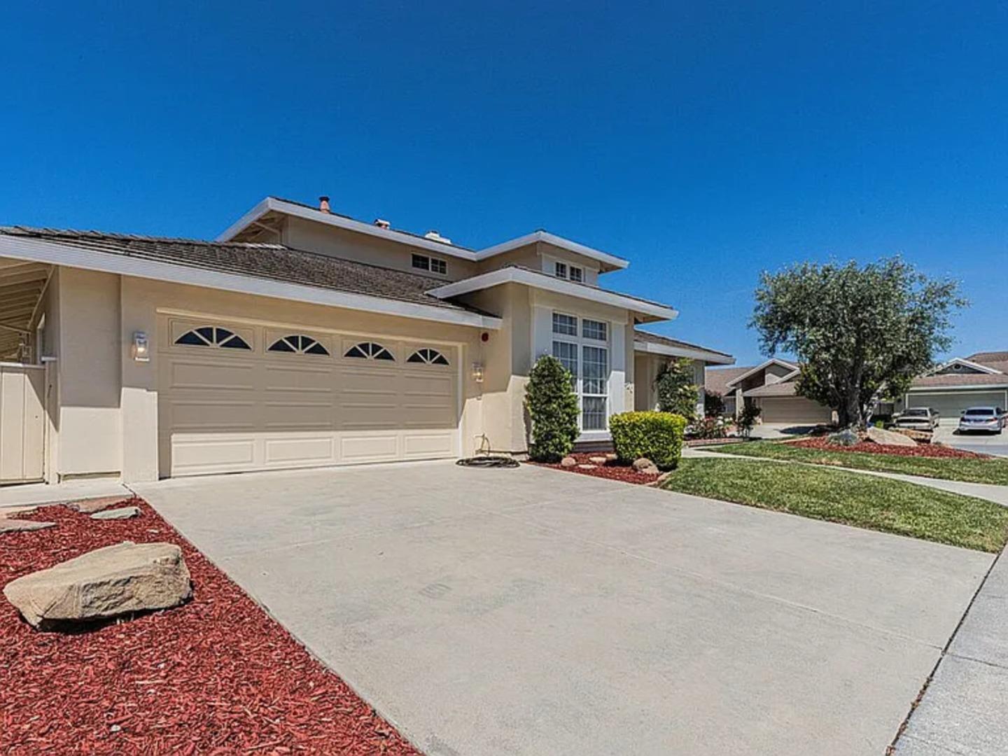 1520 Cambridge Court — photo