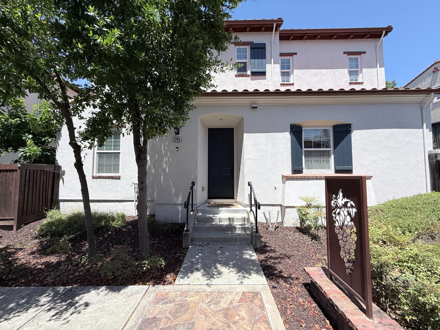 2245 Maidenhair Way — photo