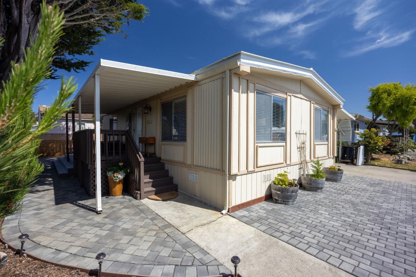 12 Dolphin Court — photo