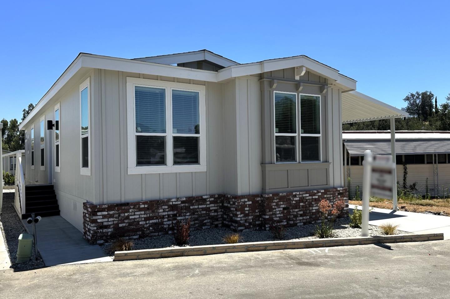 11401 Topanga Canyon Boulevard — photo