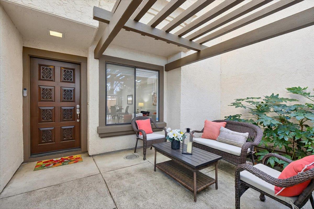 582 Pimlico Court — photo