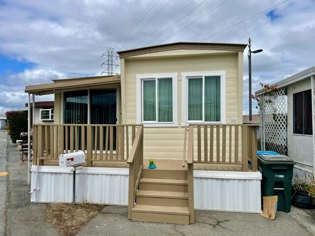 3015 East Bayshore Road — photo
