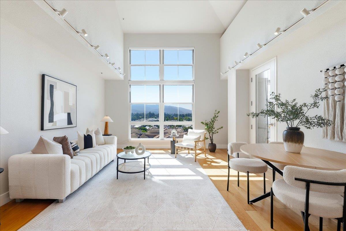 20488 Stevens Creek Boulevard 1816 — photo