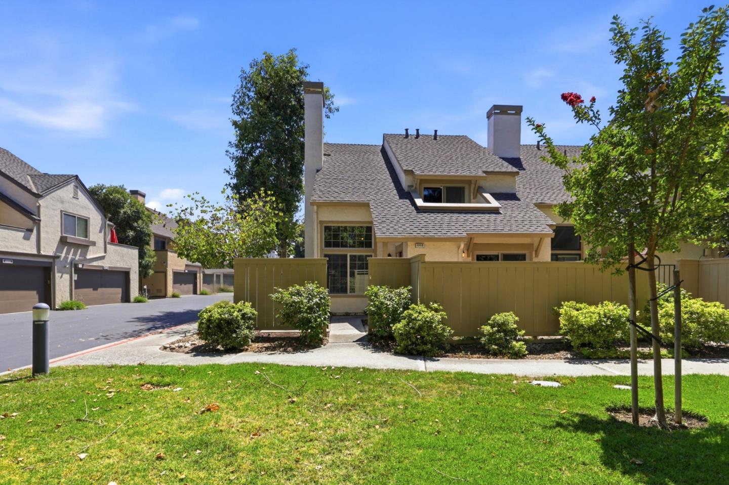 1332 Greenwich Court — photo
