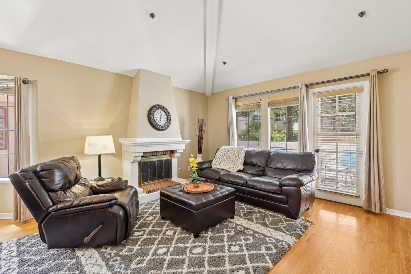10241 Nile Drive — photo