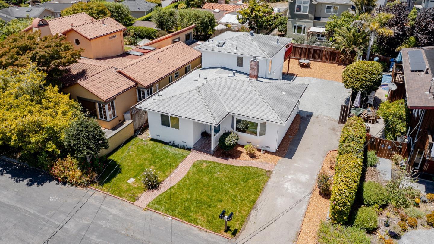 207 Kingsbury Drive — photo