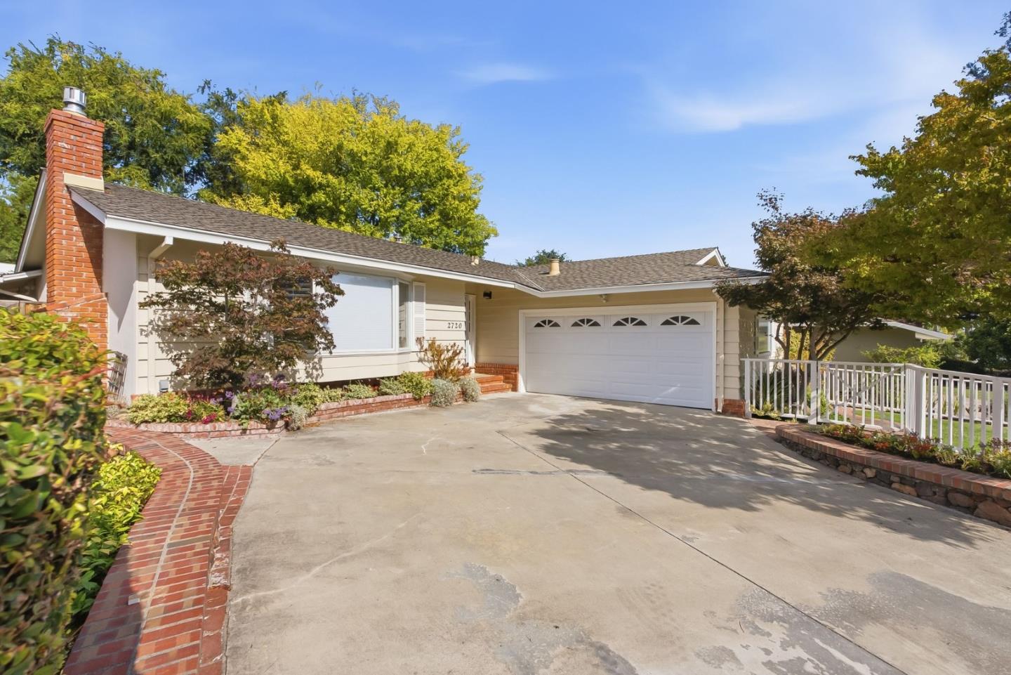 2720 Debbie Court — photo
