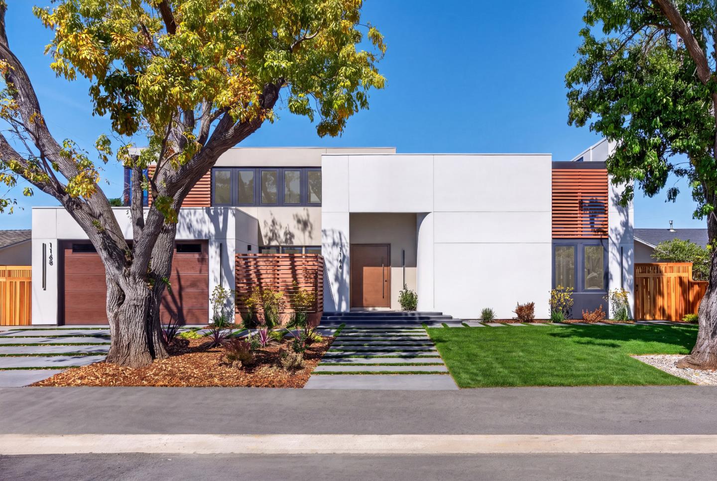 1166 Fordham Way — photo