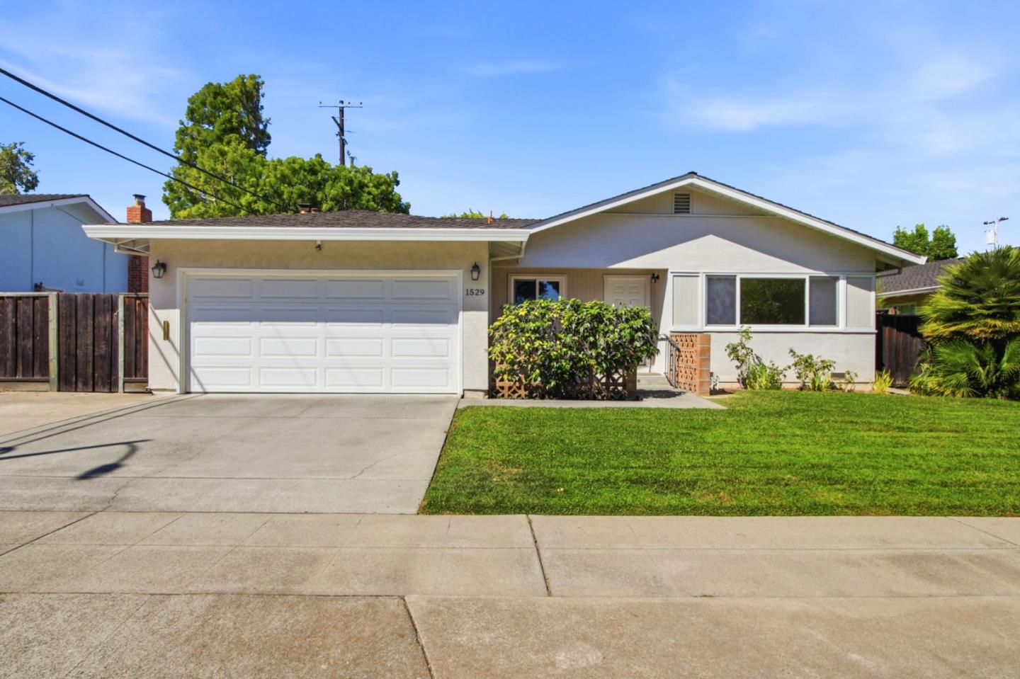 1529 Flamingo Way — photo