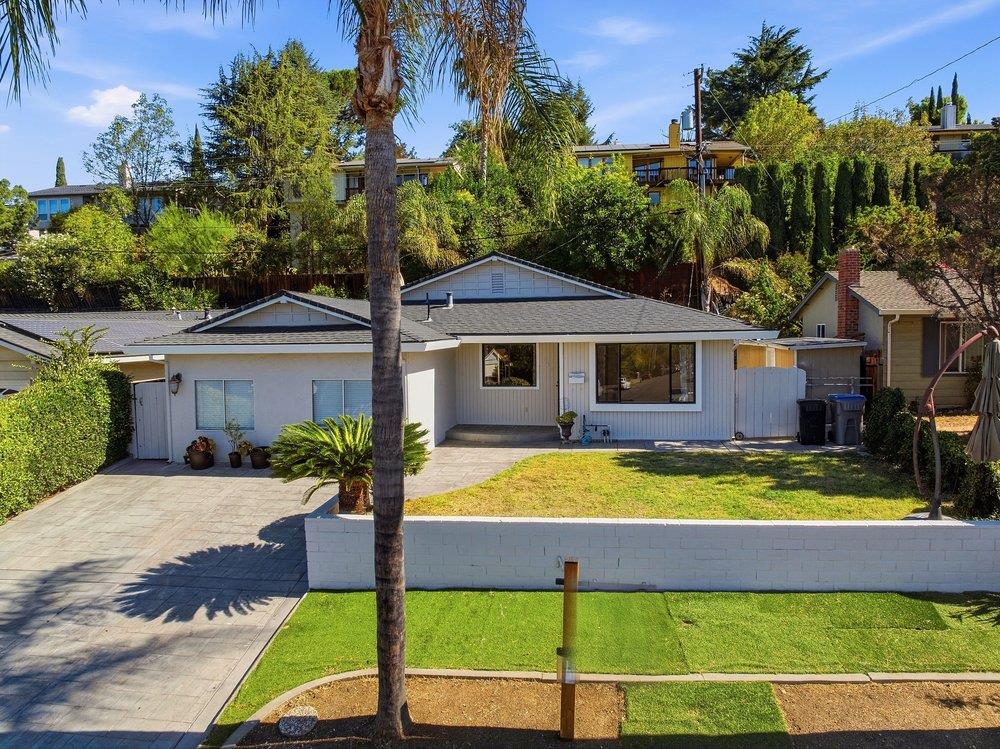 758 Candlestick Way — photo