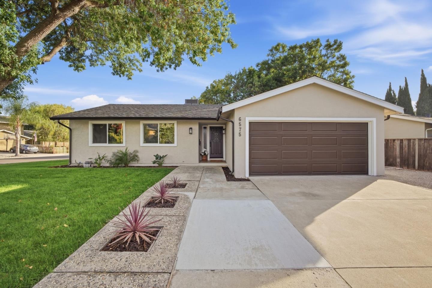 6575 Kaneko Drive — photo