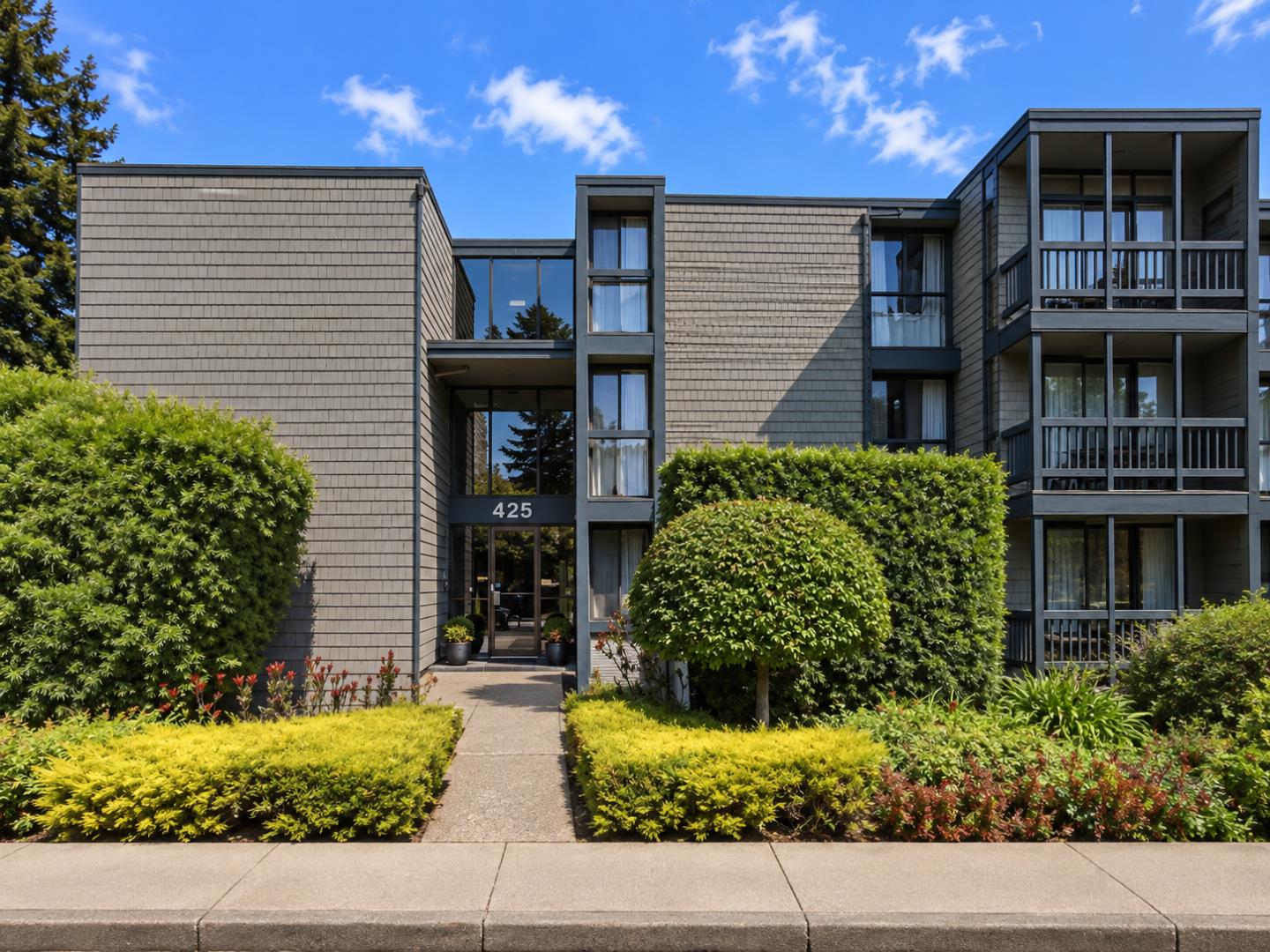 425 Anchor Road 104 — photo