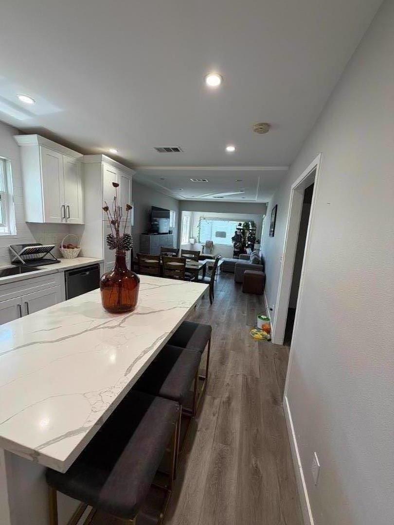 Home in OAKLAND, CA 94605 — photo 2