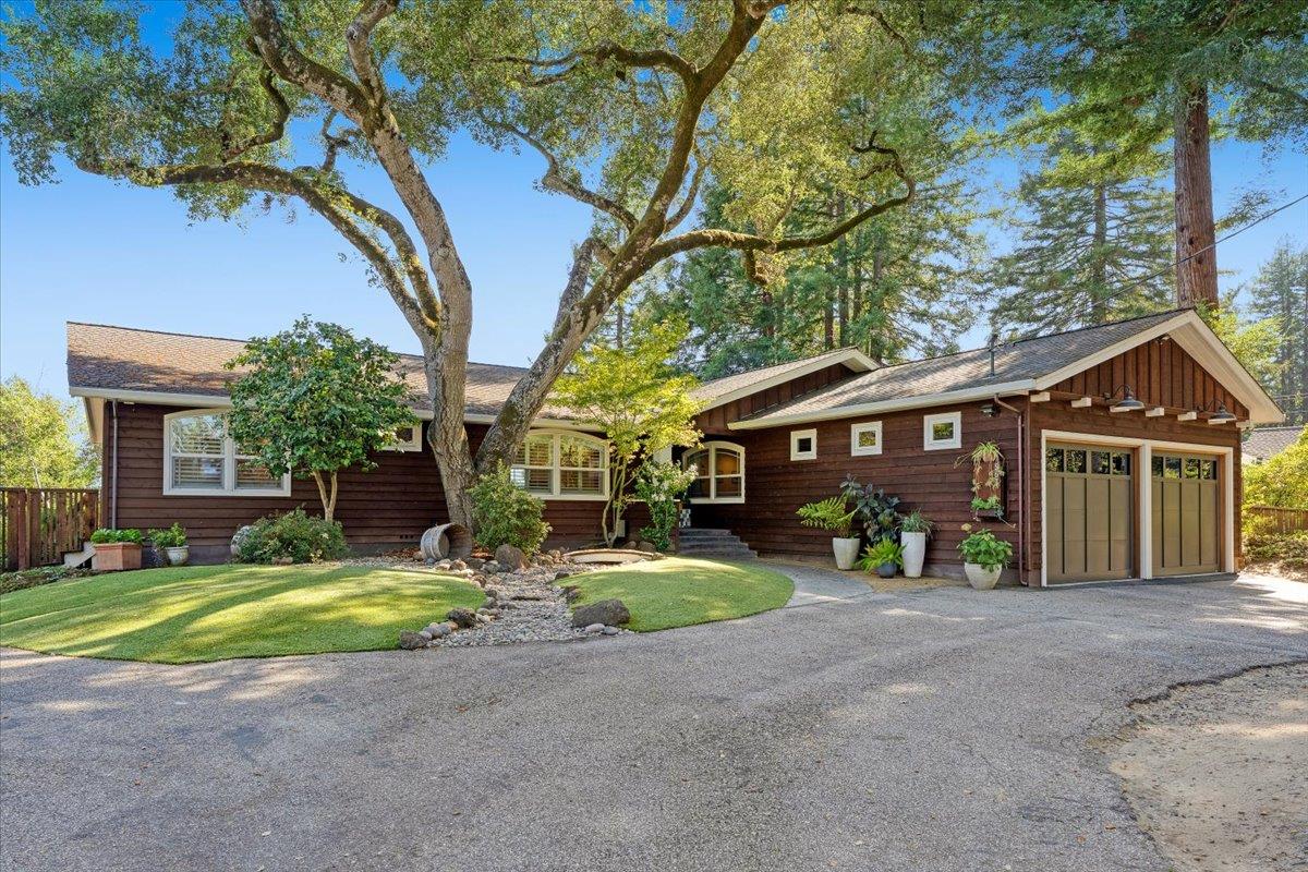 561 Hacienda Drive — photo