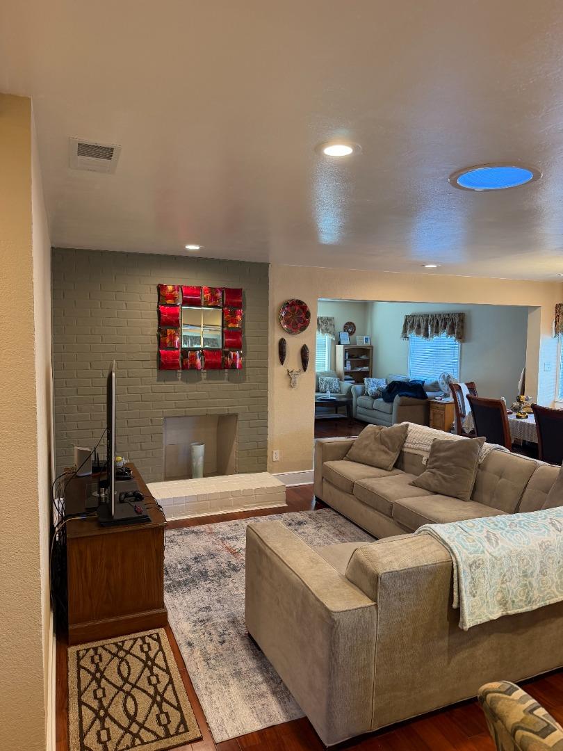 Home in HAYWARD, CA 94544 — photo 2