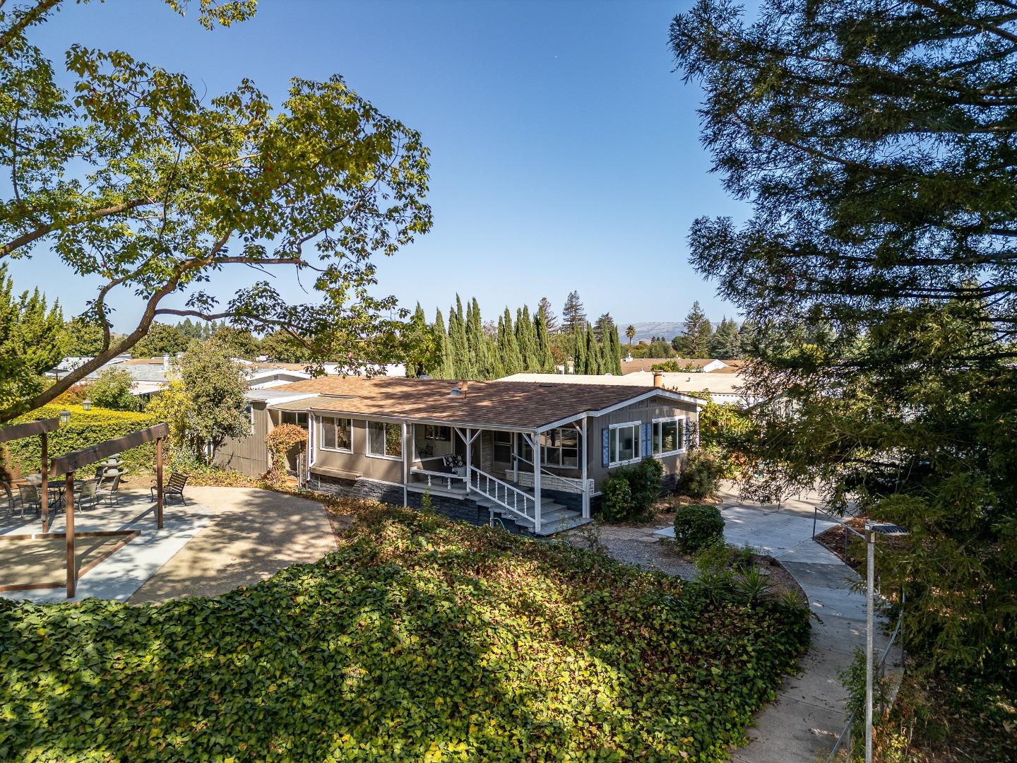 51 Creekside Drive — photo