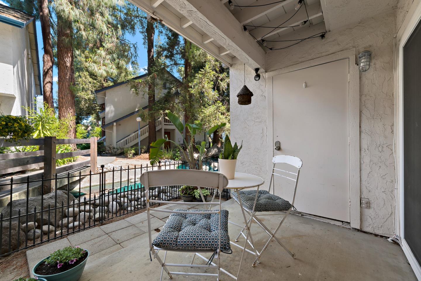2209 Summereve Court — photo