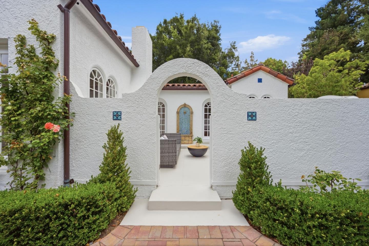 1535 Cowper Street — photo